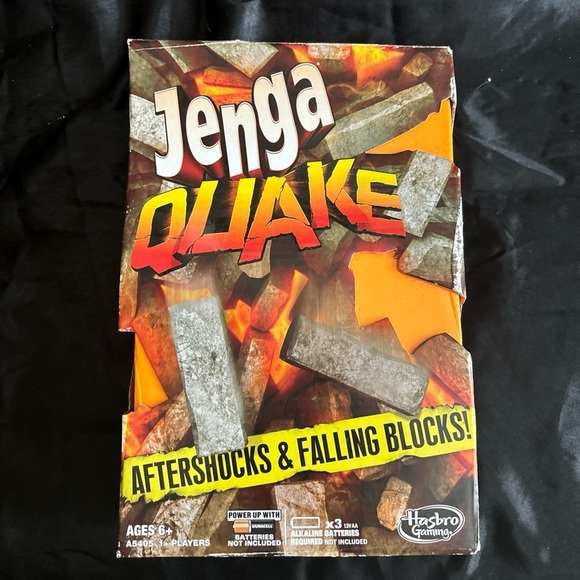 Hasbro Boardgame Jenga Quake Box Fair- Aftershocks & Falling Blocks - Picture 1 of 7